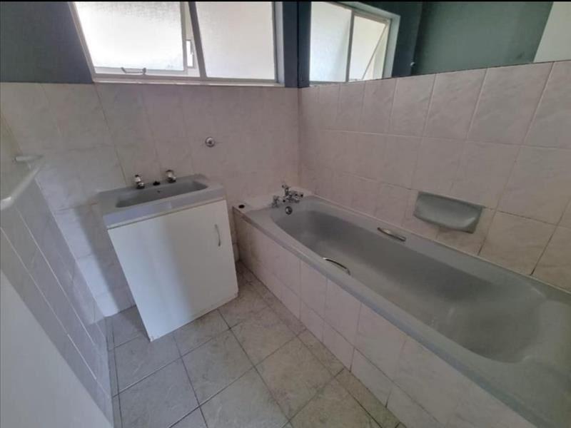 2 Bedroom Property for Sale in Oostersee Western Cape